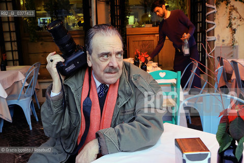 Rino Barillari, photographer named King of Paparazzi, the most important reporter of Dolce Vita in 1960 years, still shooting in Rome on 30 december 2018 in Piazza Navona ©Grazia Ippolito/Rosebud2