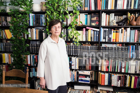 Nicoletta Sipos, writer author of books such as La promessa del tramonto  Il bicchiere mezzo pieno she has been editor in chief of italian magazines, pictured in her house in Milano, 14-01-2019 ©Grazia Ippolito/Rosebud2