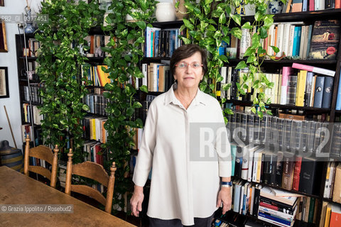 Nicoletta Sipos, writer author of books such as La promessa del tramonto  Il bicchiere mezzo pieno she has been editor in chief of italian magazines, pictured in her house in Milano, 14-01-2019 ©Grazia Ippolito/Rosebud2