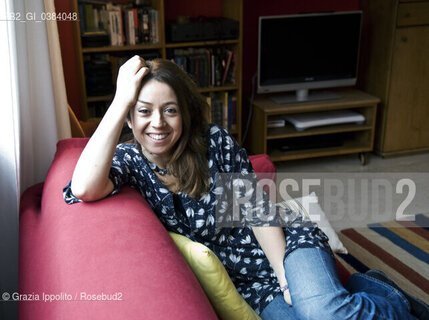 Claudia De Lillo alias Elasti, journalist  and writer, author of the blog:nonsolomamma in her house in Milan ©Grazia Ippolito/Rosebud2