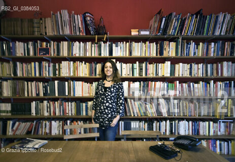 Claudia De Lillo alias Elasti, journalist  and writer, author of the blog:nonsolomamma in her house in Milan ©Grazia Ippolito/Rosebud2