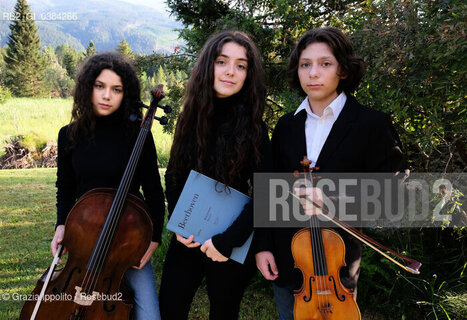 Valentina, Chiara and Luca Kaufman are three brothers musicians and founder of Trio Kaufman, the first plays piano, Chiara plays the cello and Luca violino, Bellamonte-Trento they are nephews of Maestro A.Zedda,founder of Rossini’s festival-Pesaro. ©Grazia Ippolito/Rosebud2