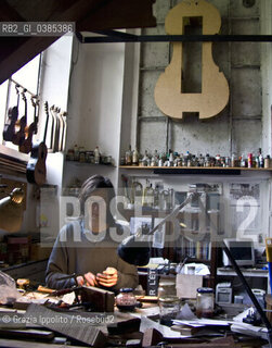 Luthier Pierre Bohr in his atelier atHouse of Artists in corso Garibaldi, 89a, Brera, Milan ©Grazia Ippolito/Rosebud2