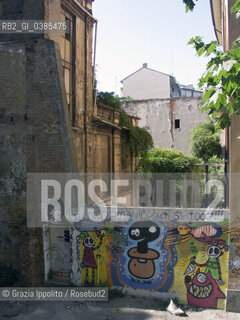 Casa degli Artisti in corso Garibaldi 89/a, nel 2005, ristrutturata nel 2020, ce un bar, una vendita di prodotti vegetali, studi di artisti, biblioteca, giardino ©Grazia Ippolito/Rosebud2