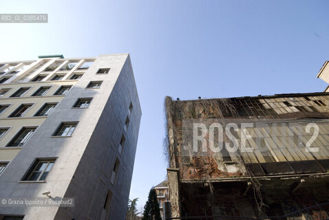 House of Artists in Corso Garibaldi, 89a how it was in 2005 before dithering restored ©Grazia Ippolito/Rosebud2