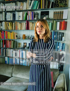 Eleonora Marangoni, scrittrice nella sua casa di MilanoEleonora Marangoni,author of Lux 2018 and Viceversa in 2020, pictured in her house in Milan,6-12-2018  ©Grazia Ippolito/Rosebud2