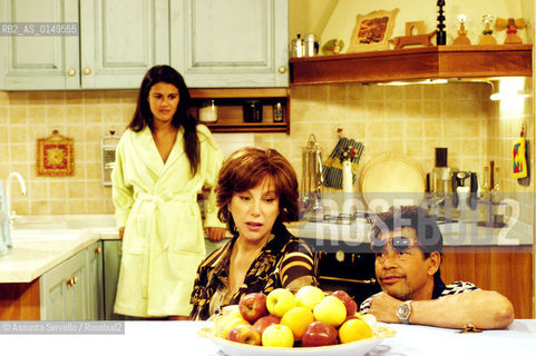 - LA TASSISTA - , BY  JOSE MARIA SANCHEZ , 2003. JOSE MARIA SANCHEZ, STEFANIA SANDRELLI AND BIANCA GUACCERO ©Assunta Servello/Rosebud2
