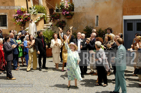 - LA TASSISTA- BY  JOSE MARIA SANCHEZ , 2003. RICCARDO GARRONE AND VALERIA VALERI ©Assunta Servello/Rosebud2