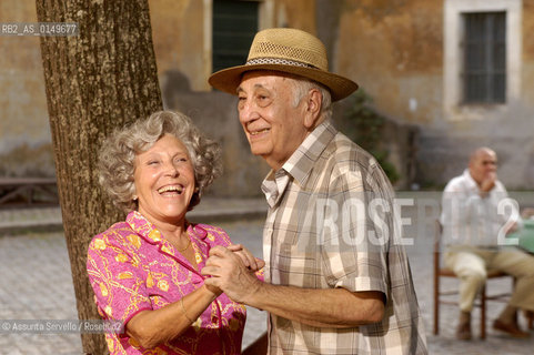 - LA TASSISTA - , BY  JOSE MARIA SANCHEZ , 2003. RICCARDO GARRONE AND ANGIOLINA QUINTERNO ©Assunta Servello/Rosebud2