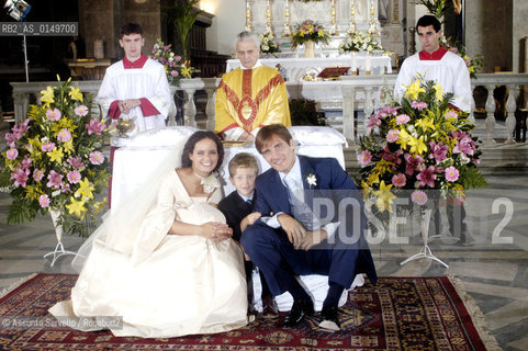 IL MARESCIALLO ROCCA 4 MAURIZIO AIELLO(MARCO) E FRANCESCA RINALDI (DANIELA ) IL GIORNO DEL MATRIMONIO CON TOMMY ( VALERIO VINCIARELLI) ©Assunta Servello/Rosebud2