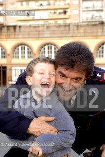 IL MARESCIALLO ROCCA 4, GIGI PROIETTI (ROCCA) CON IL FIGLIO ADOTTIVO TOMMY (VALERIO VINCIARELLI) ©Assunta Servello/Rosebud2