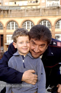 IL MARESCIALLO ROCCA 4, GIGI PROIETTI (ROCCA) CON IL FIGLIO ADOTTIVO TOMMY (VALERIO VINCIARELLI) ©Assunta Servello/Rosebud2
