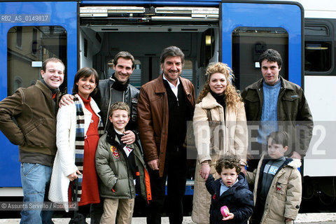 roma18-07-05. Il maresciallo Rocca 5.Regia Giorgio Capitani e Fabio Jephcott.Maurizio Aiello con Francesca Rinaldi il bambino Valerio Vinciarelli e Angelo Sorino -Gigi Proietti e Francesco  Lodolo. ©Assunta Servello/Rosebud2