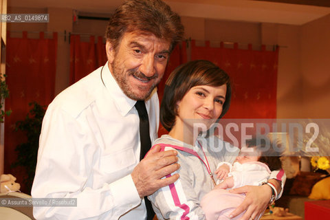 roma18-07-05. Il maresciallo Rocca 5.Regia Giorgio Capitani e Fabio Jephcott.Gigi Proietti Francesca Rinaldi con Alice. ©Assunta Servello/Rosebud2