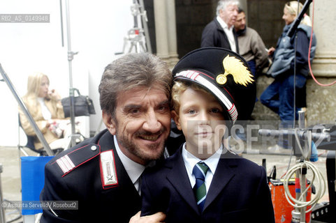 IL MARESCIALLO ROCCA 4..GIGI PROIETTI CON IL FIGLIO TOMMY (VALERIO VINCIARELLI).... ©Assunta Servello/Rosebud2