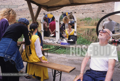 MARIO MONICELLI SUL SET  COME QUANDO FUORI PIOVE  ©Assunta Servello/Rosebud2