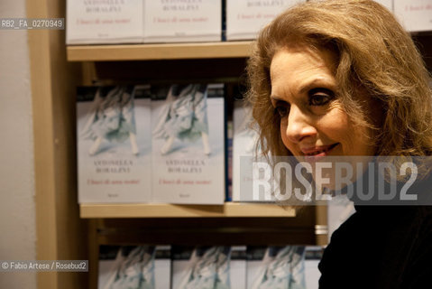 Milano 2013, antonella Boralevi, è una scrittrice conduttrice ed autrice per la tv italiana, Nel 2009 è stata nominata Consigliere Diplomatico per la Comunicazione della Cultura e della Immagine dell’Italia, Milan 2013, Antonella Boralevi presenter and author of Italian television, in 2009 she was appointed Diplomatic Adviser for Communication and Culture of Italy Picture ©Fabio Artese/Rosebud2
