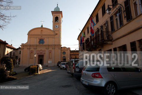 Portacomaro (AT) 2013, paese dorigine di Papa Francesco I, Jorge Mario Bergoglio, veduta della piazza del comune e della chiesa. ©Fabio Artese/Rosebud2