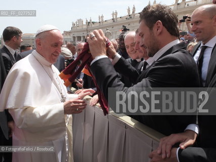 Pope Francis and Francesco Totti in  Rome, Vatican City, May 2013. ©FotografiaFelici/Rosebud2