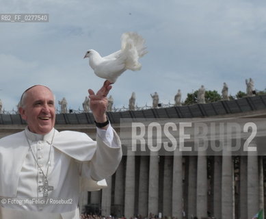 Pope Francis with Easter dove, Rome Vatican city, 2013. ©FotografiaFelici/Rosebud2