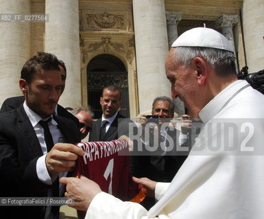 Pope Francis and Francesco Totti in  Rome, Vatican City, May 2013. ©FotografiaFelici/Rosebud2