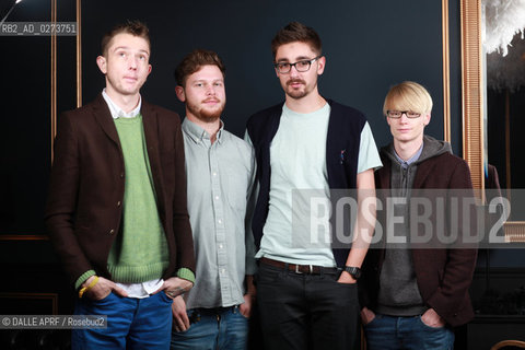 ALT J.12/2012. ©DALLE APRF/Rosebud2