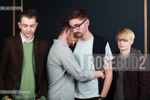 ALT J.12/2012. ©DALLE APRF/Rosebud2