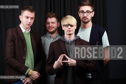 ALT J.12/2012. ©DALLE APRF/Rosebud2