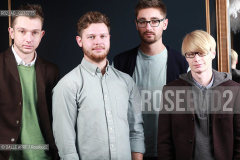 ALT J.12/2012. ©DALLE APRF/Rosebud2