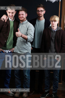 ALT J.12/2012. ©DALLE APRF/Rosebud2