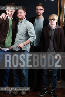 ALT J.12/2012. ©DALLE APRF/Rosebud2