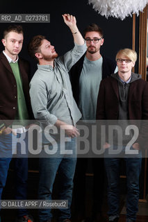 ALT J.12/2012. ©DALLE APRF/Rosebud2