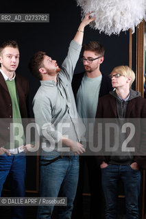 ALT J.12/2012. ©DALLE APRF/Rosebud2