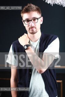 ALT J.12/2012. ©DALLE APRF/Rosebud2