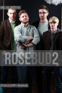 ALT J.12/2012. ©DALLE APRF/Rosebud2