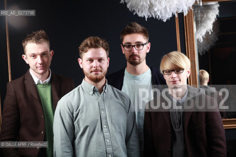 ALT J.12/2012. ©DALLE APRF/Rosebud2