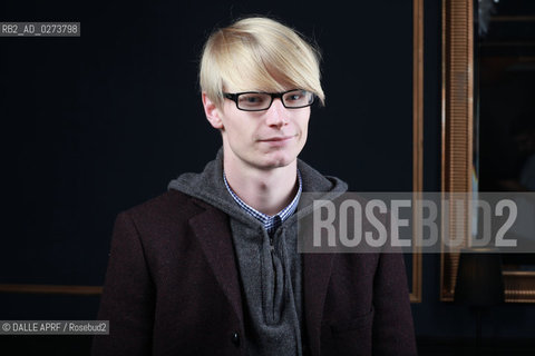 ALT J.12/2012. ©DALLE APRF/Rosebud2