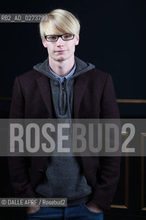 ALT J.12/2012. ©DALLE APRF/Rosebud2