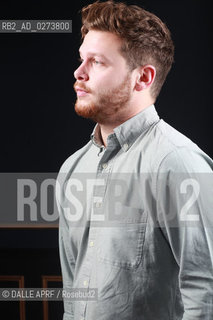 ALT J.12/2012. ©DALLE APRF/Rosebud2