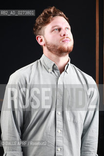 ALT J.12/2012. ©DALLE APRF/Rosebud2