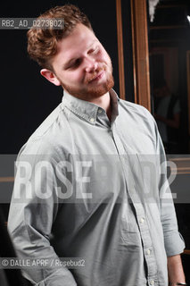 ALT J.12/2012. ©DALLE APRF/Rosebud2