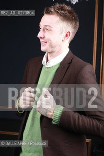 ALT J.12/2012. ©DALLE APRF/Rosebud2