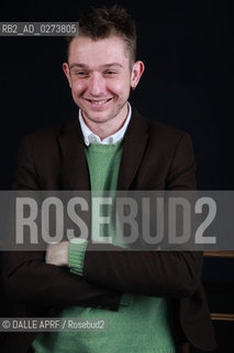 ALT J.12/2012. ©DALLE APRF/Rosebud2