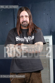 DOWN.Paris 10/2012. ©DALLE APRF/Rosebud2