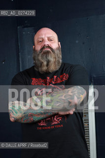 DOWN.Paris 10/2012. ©DALLE APRF/Rosebud2