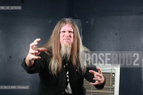 DOWN.Paris 10/2012. ©DALLE APRF/Rosebud2