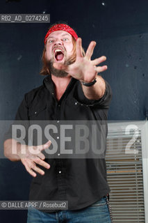 DOWN.Paris 10/2012. ©DALLE APRF/Rosebud2