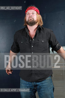 DOWN.Paris 10/2012. ©DALLE APRF/Rosebud2