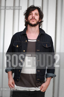 VACCINES.7/2012. ©DALLE APRF/Rosebud2