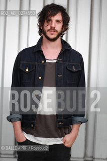 VACCINES.7/2012. ©DALLE APRF/Rosebud2